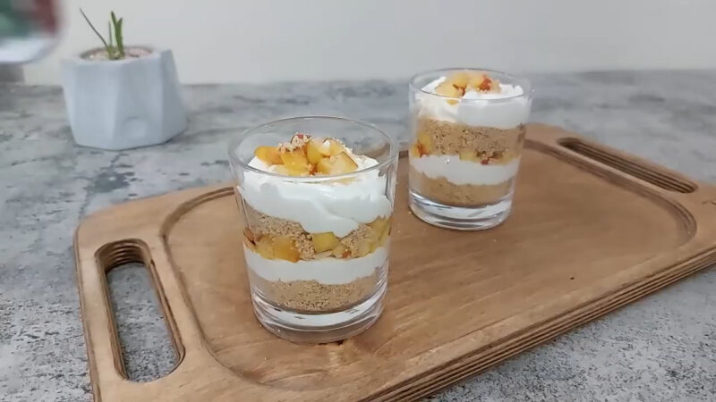 Cheesecake čaša sa breskvama
