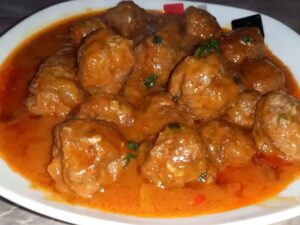 Sočne ćufte u paradajz sosu – recept koji uvek uspe