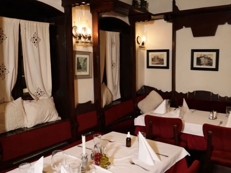 Restoran u Beogradu, Tri Šešira